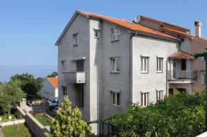 Apartments and rooms with parking space Njivice, Krk - 5458